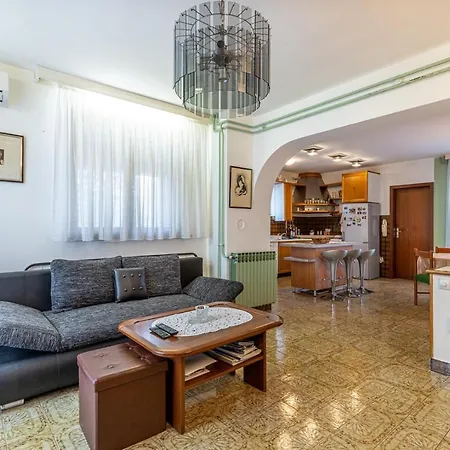 Biserka In Penzion Banjole